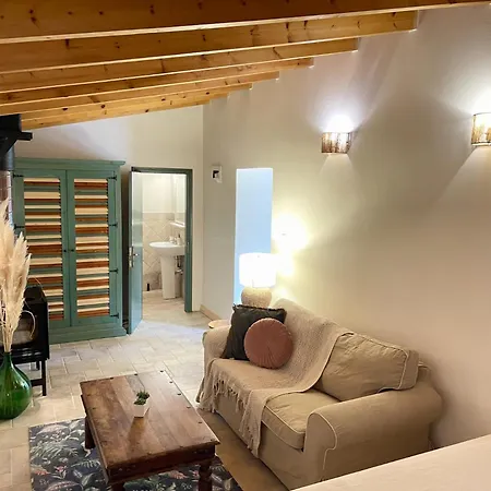 The Little House In The Forest Kompítsion